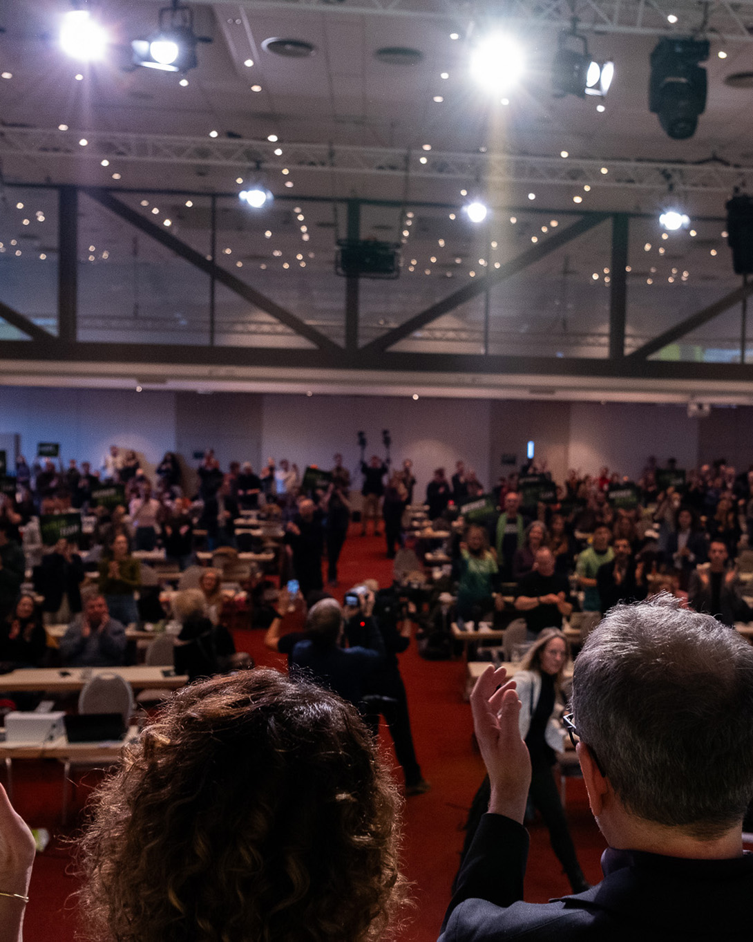 Eine gefüllter Saal, Blick von der Bühne 