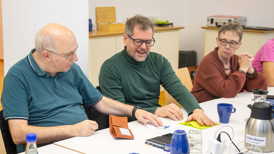 Generationenübergreifende Dialoge: Werner Graf bei einer Veranstaltung