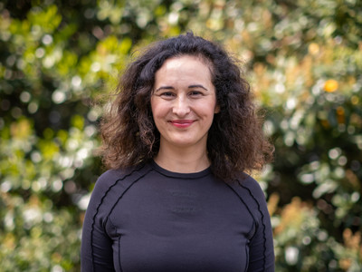 Ein Portraitfoto von Rania al Sahhoum im Freien Foto: Bündnis 90/Die Grünen Berlin