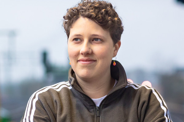 Portrait von Annkatrin Esser vor einem Berliner Panorama. Foto: Santiago Rodriguez