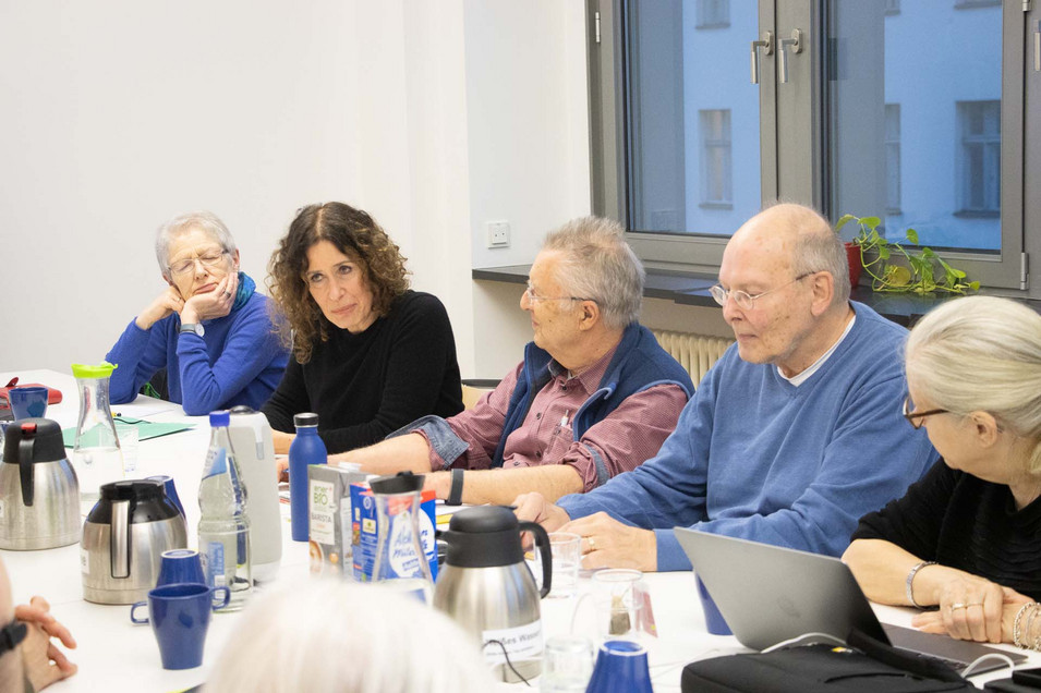 Bettina Jarasch im Austausch mit der Landesarbeitsgemeinschaft Graue Igel.