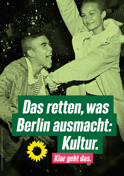 Zwei junge Menschen, die ausgelassen feiern. Die Bildaufschrift lautet "Das retten, was Berlin ausmacht: Klar geht das.". Darunter ist das Logo von Bündnis 90/Die Grünen abgebildet.