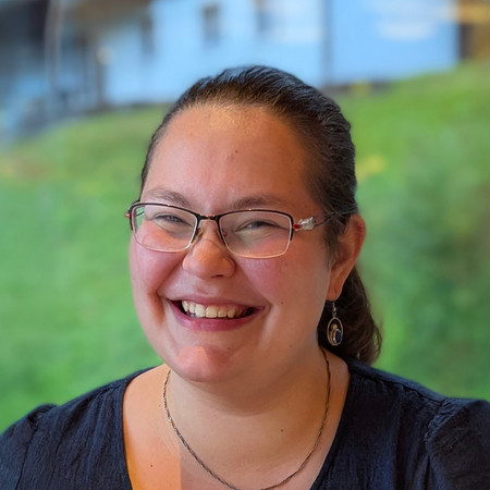 Ein Porträt von Lea Rajewski-Lehmann, Sprecherin der LAG Bildung