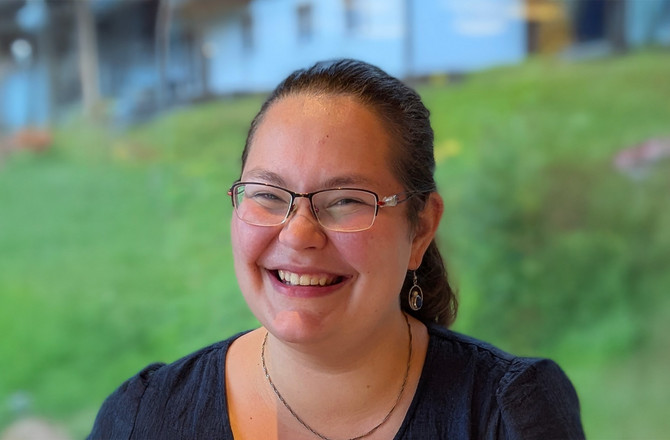 Ein Porträt von Lea Rajewski-Lehmann, Sprecherin der LAG Bildung