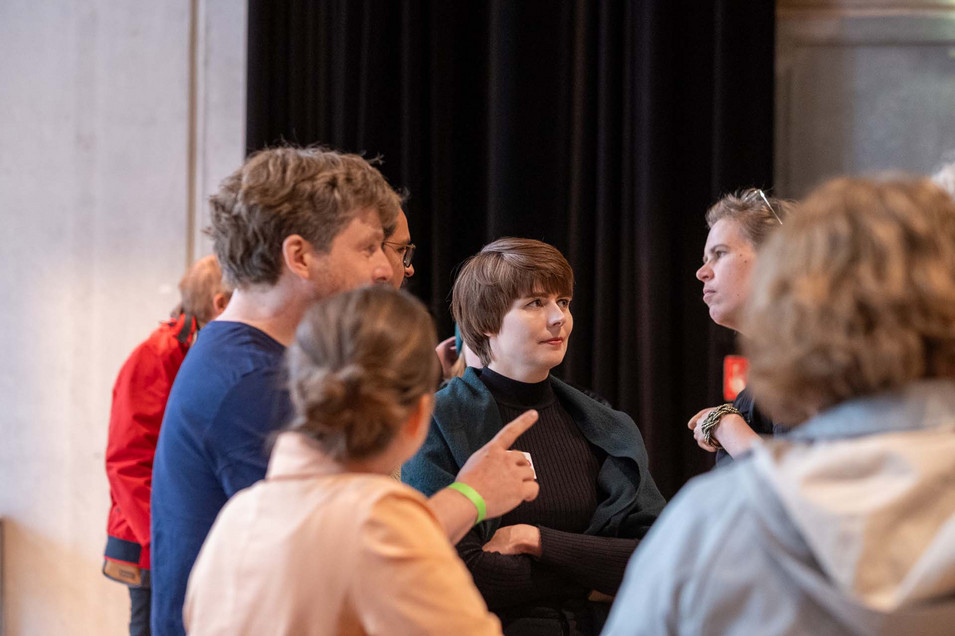 Ein Blick auf Teilnehmende der Veranstaltung